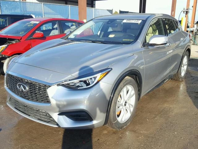 SJKCH5CPXJA046861 - 2018 INFINITI QX30 BASE GRAY photo 2