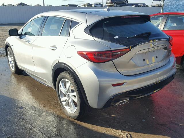 SJKCH5CPXJA046861 - 2018 INFINITI QX30 BASE GRAY photo 3