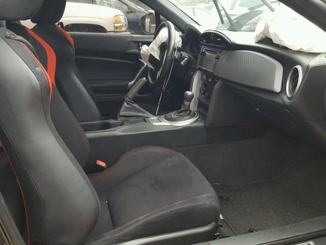 JF1ZNAA14F8707849 - 2015 TOYOTA SCION FR-S ნაცრისფერი ფოტო 5