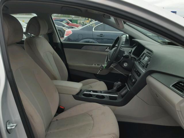 5NPE24AF9FH107831 - 2015 HYUNDAI SONATA SE SILVER photo 5