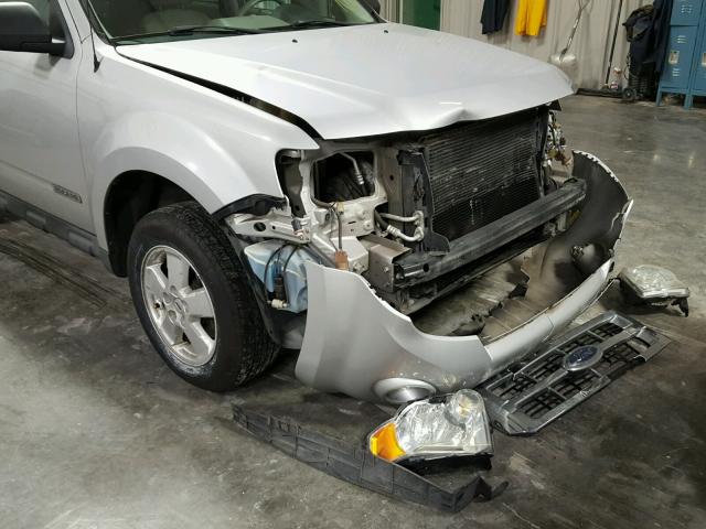 1FMCU93178KA44017 - 2008 FORD ESCAPE XLT SILVER photo 9