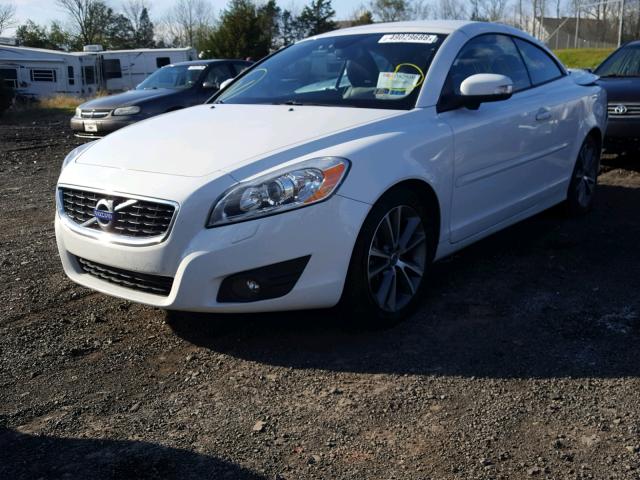 YV1672MCXBJ117324 - 2011 VOLVO C70 T5 WHITE photo 2