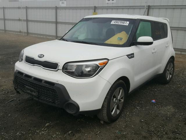 KNDJN2A23G7271069 - 2016 KIA SOUL WHITE photo 2