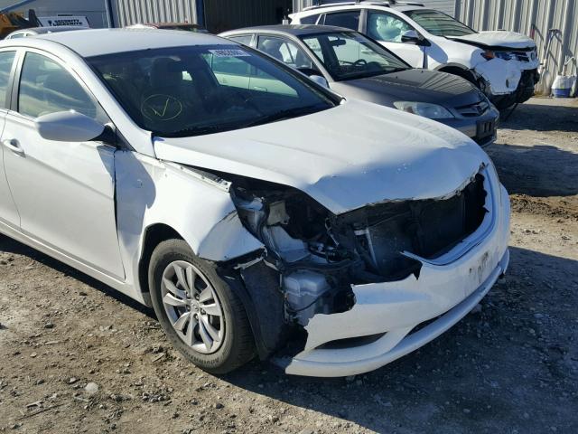 5NPEB4AC4BH210395 - 2011 HYUNDAI SONATA GLS WHITE photo 9