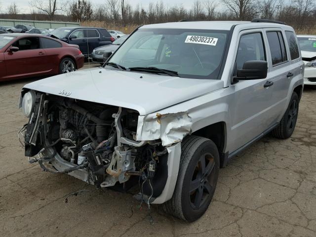 1J8FF28W28D798561 - 2008 JEEP PATRIOT SP SILVER photo 2