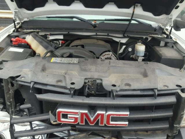 1GTEC14C19Z146908 - 2009 GMC SIERRA C15 WHITE photo 7