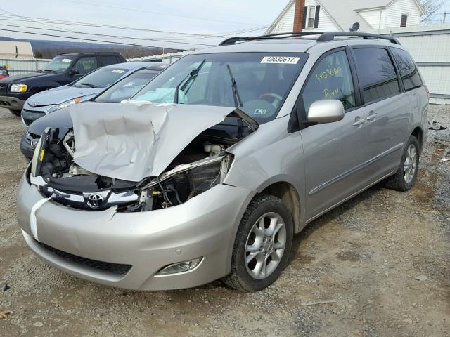 5TDBA22C06S059984 - 2006 TOYOTA SIENNA XLE GRAY photo 2