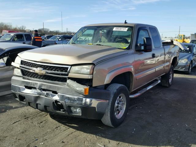 1GCHC29U37E183838 - 2007 CHEVROLET SILVERADO GOLD photo 2