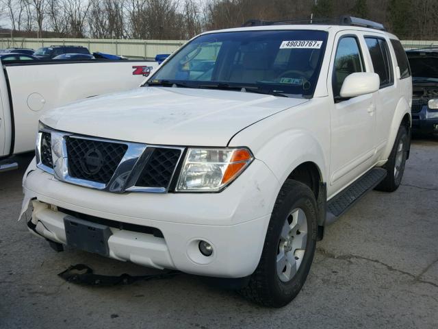 5N1AR18W46C633323 - 2006 NISSAN PATHFINDER WHITE photo 2