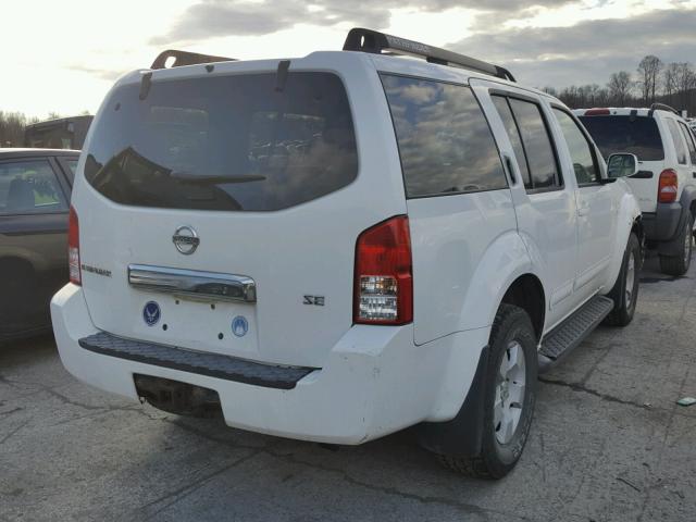 5N1AR18W46C633323 - 2006 NISSAN PATHFINDER WHITE photo 4