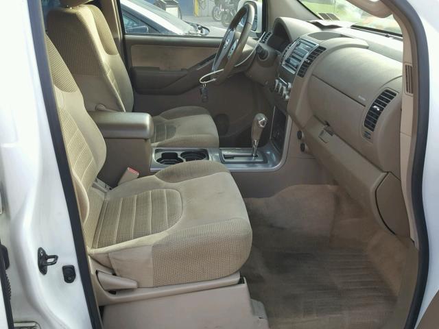 5N1AR18W46C633323 - 2006 NISSAN PATHFINDER WHITE photo 5