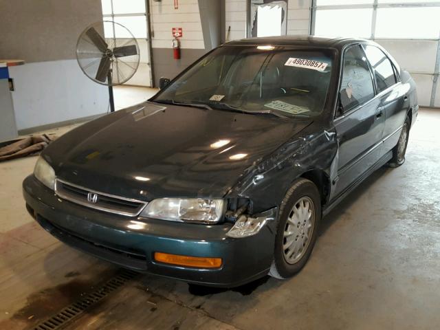 1HGCD556XVA207283 - 1997 HONDA ACCORD EX GREEN photo 2