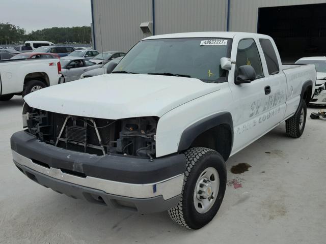 1GCHK29U85E189845 - 2005 CHEVROLET SILVERADO WHITE photo 2