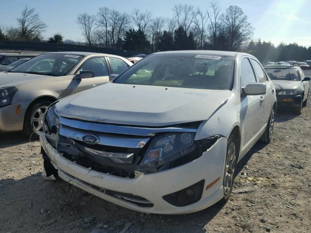 3FAHP0HA5BR194321 - 2011 FORD FUSION SE WHITE photo 2