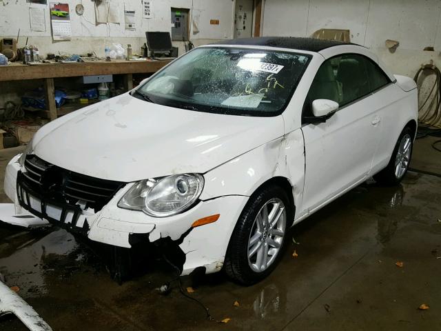 WVWFA7AH8AV025401 - 2010 VOLKSWAGEN EOS LUX 白色 照片 2