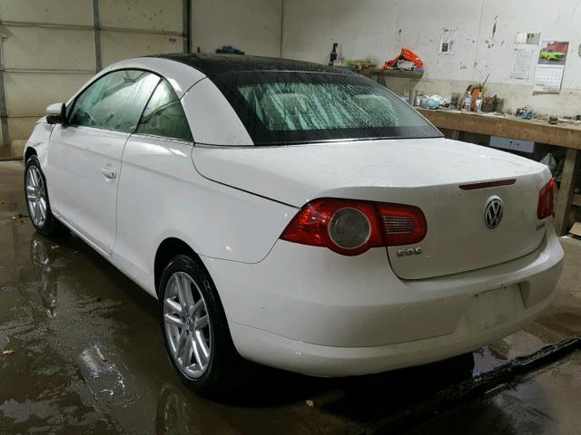 WVWFA7AH8AV025401 - 2010 VOLKSWAGEN EOS LUX WHITE photo 3