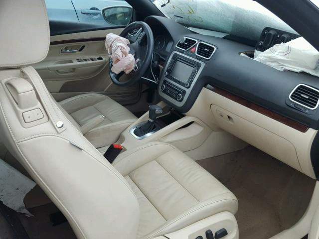 WVWFA7AH8AV025401 - 2010 VOLKSWAGEN EOS LUX 白色 照片 5