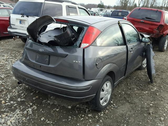 3FAFP31N75R148080 - 2005 FORD FOCUS ZX3 GRAY photo 4