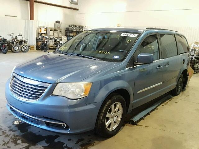 2A4RR5DG0BR745125 - 2011 CHRYSLER TOWN & COU BLUE photo 2