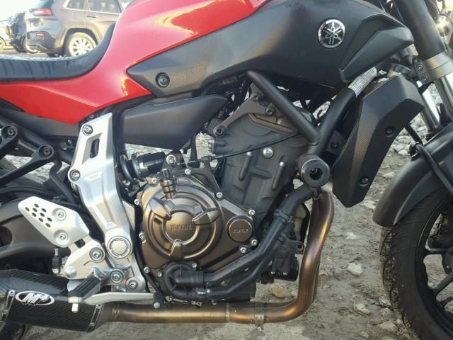 JYARM06E9FA004285 - 2015 YAMAHA FZ07 TWO TONE photo 7