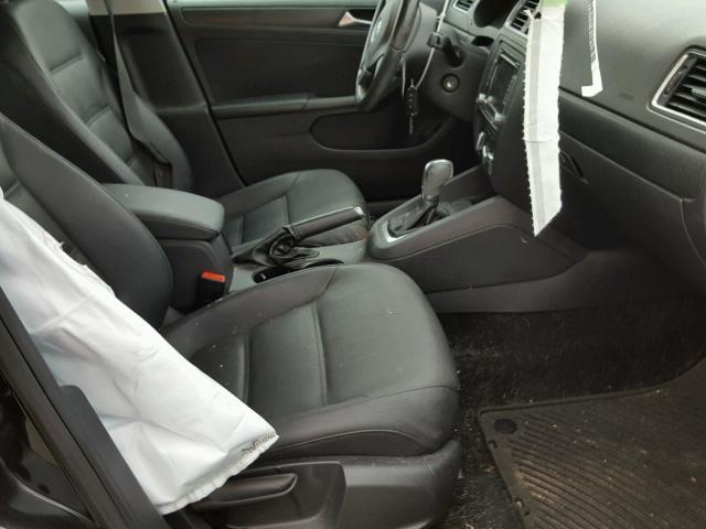 3VWDX7AJ4CM399281 - 2012 VOLKSWAGEN JETTA SE 黑色 照片 5