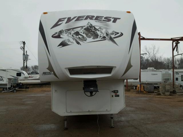 4YDF348249E770259 - 2009 KEYSTONE EVEREST WHITE photo 2