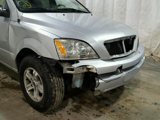 KNDJC733555436458 - 2005 KIA SORENTO EX SILVER photo 9