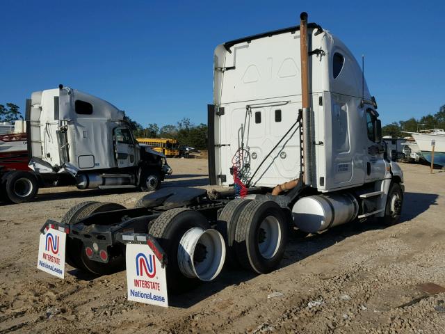 1FUJGLBGXCSBV7213 - 2012 FREIGHTLINER CASCADIA 1 WHITE photo 4