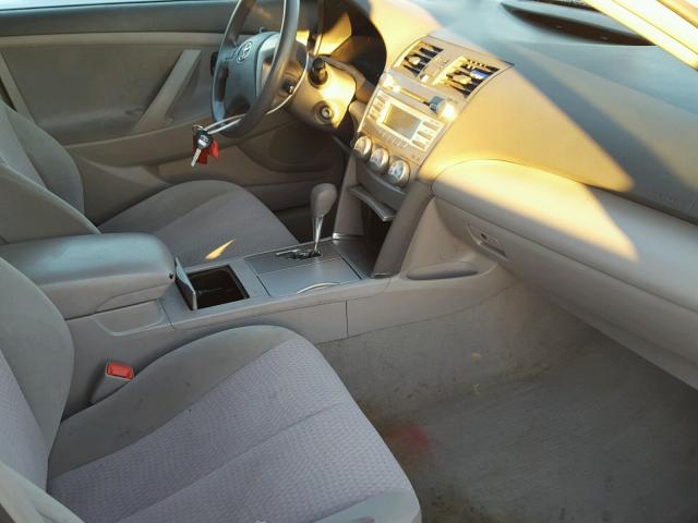 4T1BF3EK6AU507168 - 2010 TOYOTA CAMRY BASE WHITE photo 5