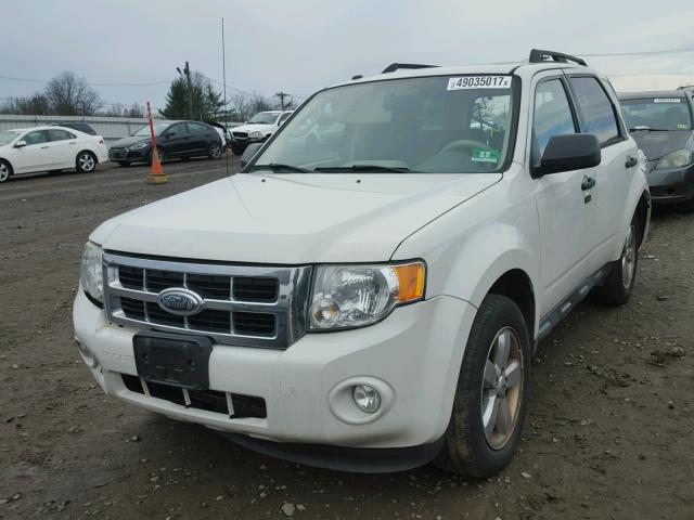 1FMCU9DG6AKA45393 - 2010 FORD ESCAPE XLT WHITE photo 2