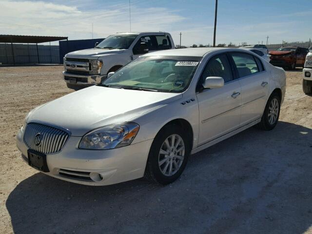 1G4HC5EM2BU152291 - 2011 BUICK LUCERNE CX WHITE photo 2