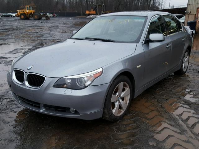 WBANF73526CG66661 - 2006 BMW 530 XI GRAY photo 2