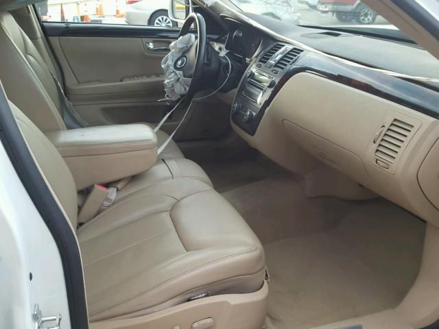 1G6KD57Y28U124946 - 2008 CADILLAC DTS CREAM photo 5