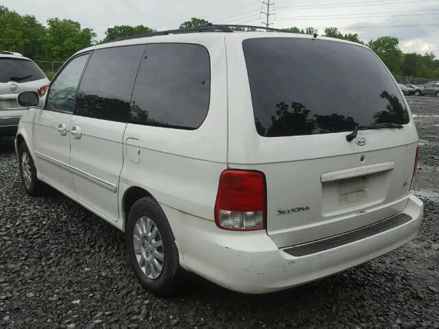 KNDUP131926232944 - 2002 KIA SEDONA EX WHITE photo 3