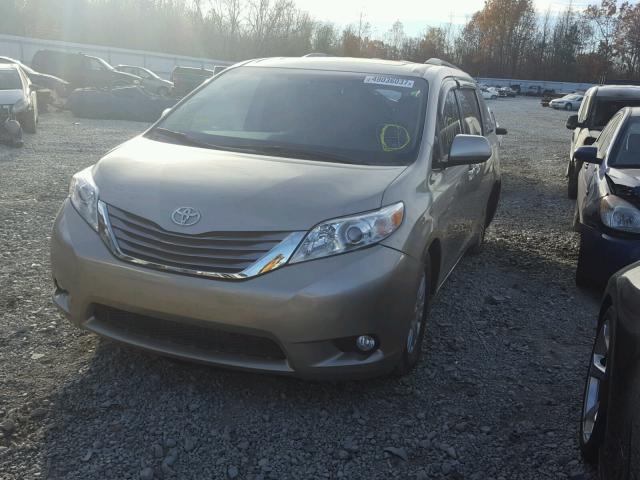 5TDYK3DC1FS673887 - 2015 TOYOTA SIENNA XLE TAN photo 2