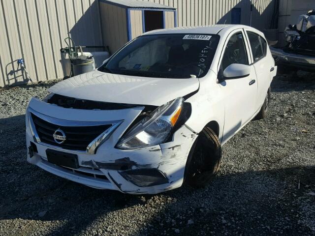 3N1CN7AP9HL810490 - 2017 NISSAN VERSA S WHITE photo 2