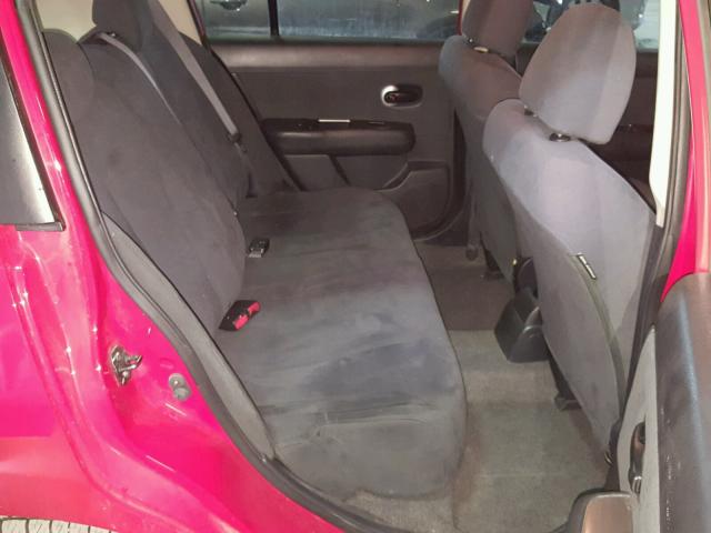 3N1BC13E39L394660 - 2009 NISSAN VERSA S RED photo 6