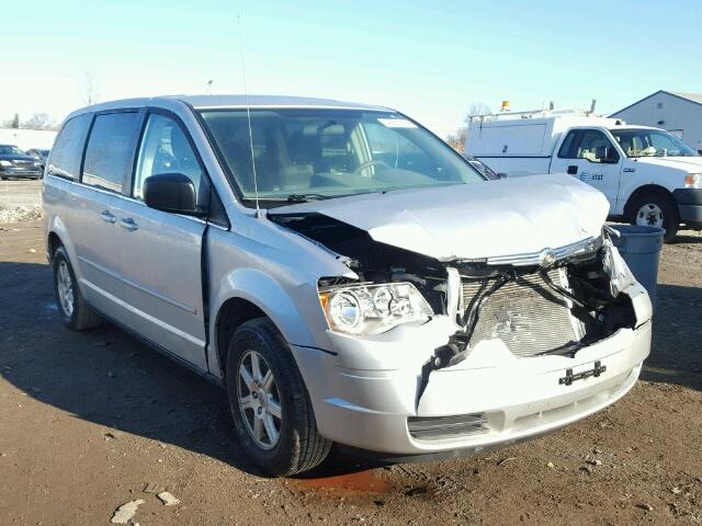 2A4RR2D18AR442389 - 2010 CHRYSLER TOWN & COU SILVER photo 1