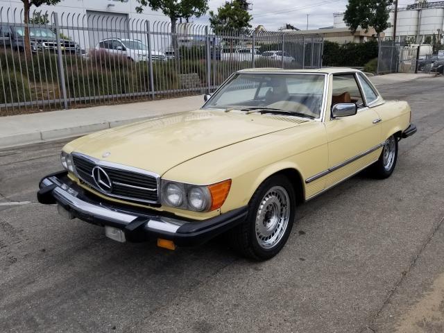 00010704412039413 - 1977 MERCEDES-BENZ 440 SL YELLOW photo 2