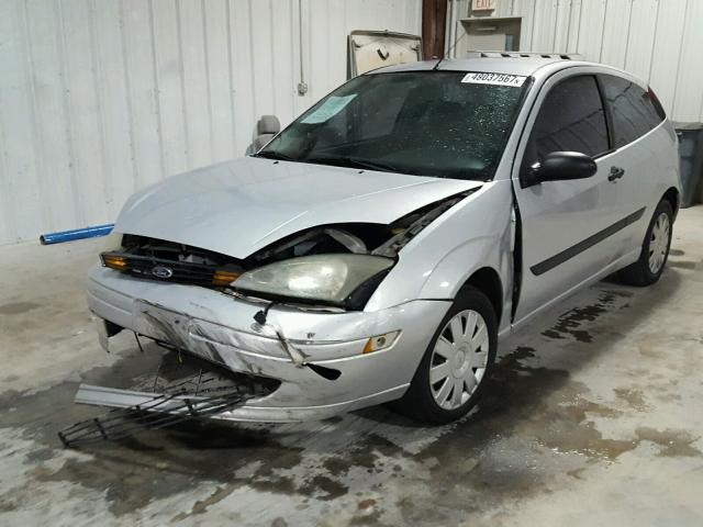 3FAFP31343R160053 - 2003 FORD FOCUS ZX3 SILVER photo 2