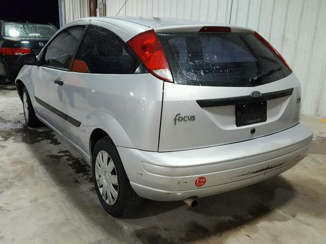 3FAFP31343R160053 - 2003 FORD FOCUS ZX3 SILVER photo 3