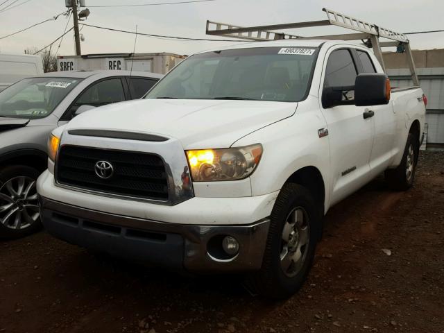 5TFRV54158X046001 - 2008 TOYOTA TUNDRA DOU WHITE photo 2