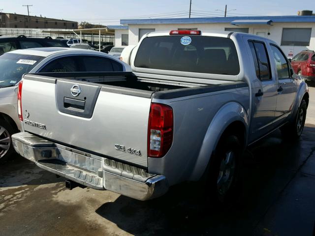 1N6AD07W75C439119 - 2005 NISSAN FRONTIER C SILVER photo 4