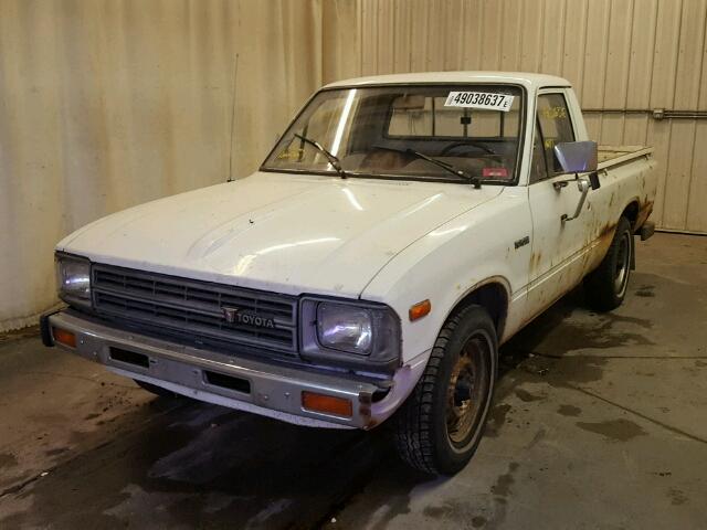 JT4RN34DXC0045104 - 1982 TOYOTA PICKUP 1/2 WHITE photo 2