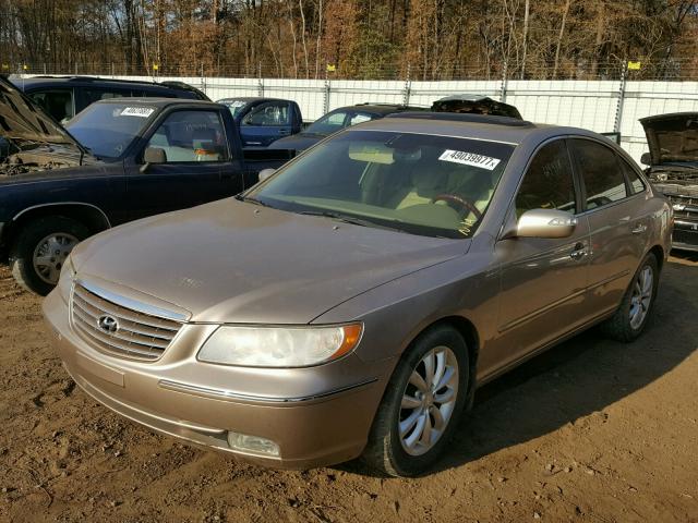 KMHFC46FX7A175666 - 2007 HYUNDAI AZERA SE GOLD photo 2