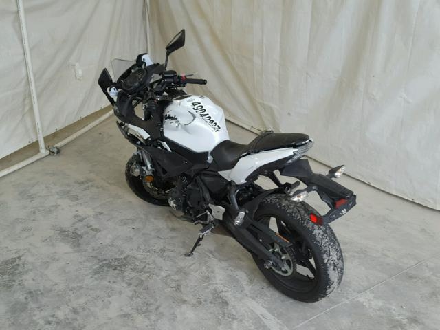 JKAEXEJ16HDA01435 - 2017 KAWASAKI EX650 J WHITE photo 3