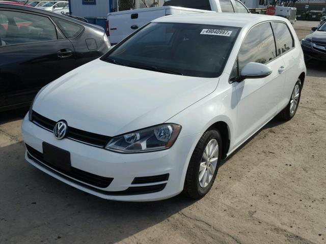 3VW917AU3GM003266 - 2016 VOLKSWAGEN GOLF BASE WHITE photo 2