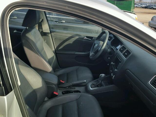 3VWDX7AJ6BM314827 - 2011 VOLKSWAGEN JETTA SE 银色 照片 5