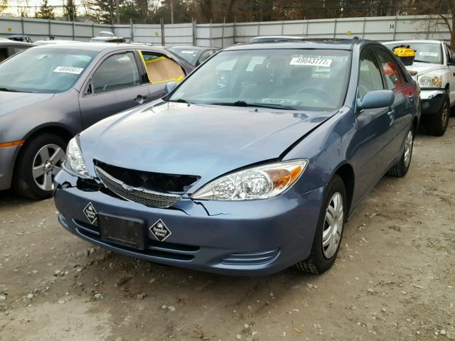 4T1BE32KX2U550694 - 2002 TOYOTA CAMRY LE BLUE photo 2