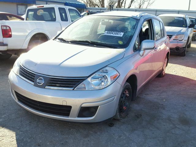 3N1BC13E98L415008 - 2008 NISSAN VERSA S GRAY photo 2